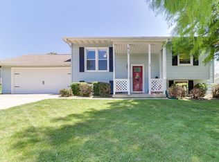 613 Arrowhead Ln, Heyworth, IL 61745