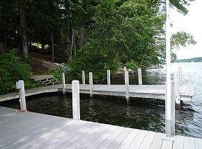 U-shaped dock