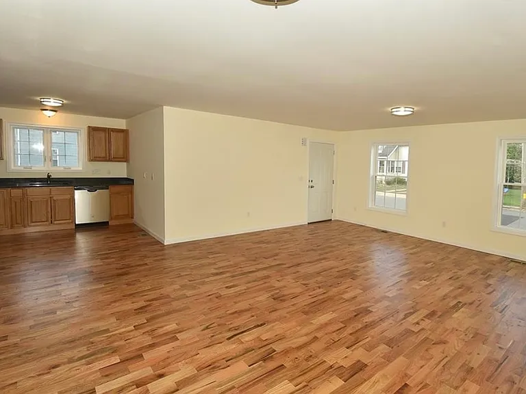73 Fairfield St — Photo 3