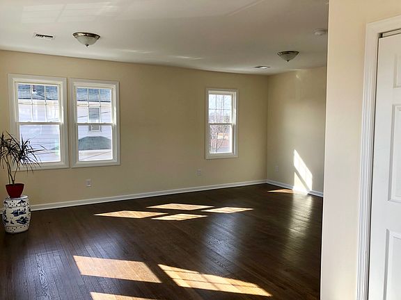3rd image of 119 Livingston Ave #2