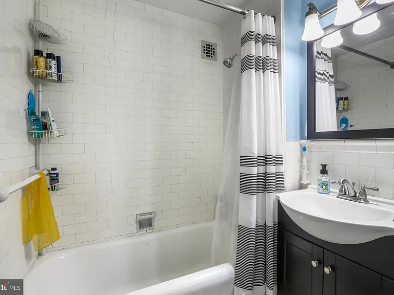 1324 Locust St #1418 — Photo 8