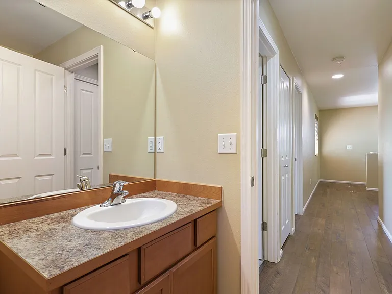1094 Ebbets Dr SW — Photo 27