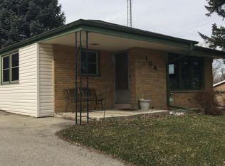 109 Sunset Dr, Pewaukee, WI 53072