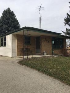 109 Sunset Dr, Pewaukee, WI, 53072