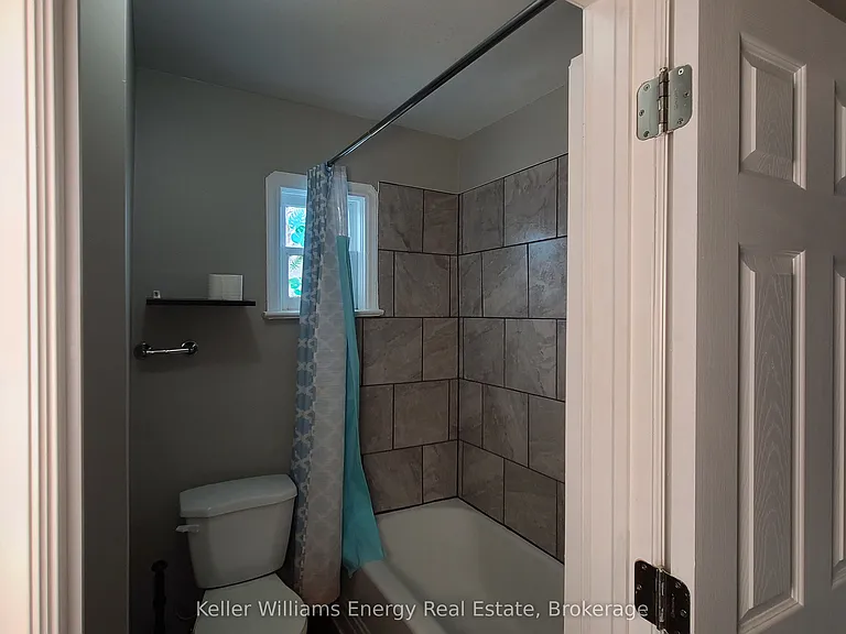 201 Celina St #UPPER — Photo 14