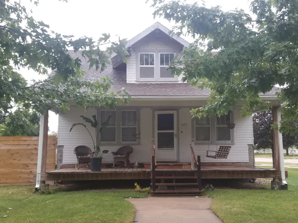 623 8th St, Saint Paul, NE 68873