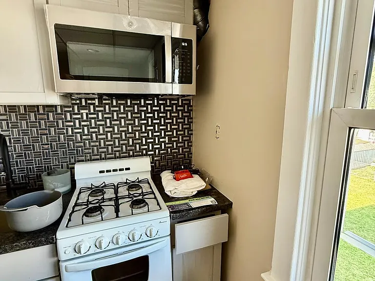 25 College Ave #B — Photo 9