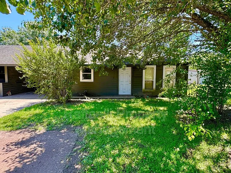 68 Pierce Rd — Photo 1