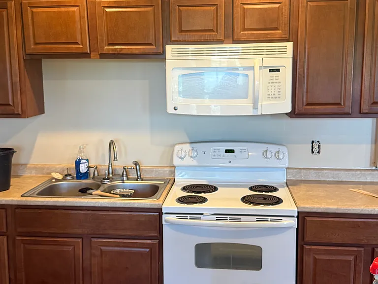 1061 Applewood Rd — Photo 4