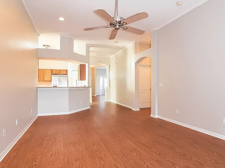 601 Straw Lake Dr — Photo 4
