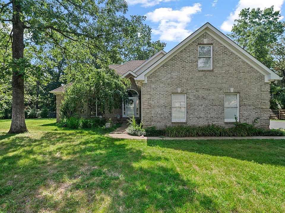 1st image of 3407 Red Oak Dr