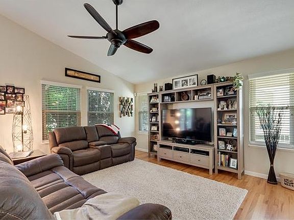3rd image of 12143 Applewood Ct