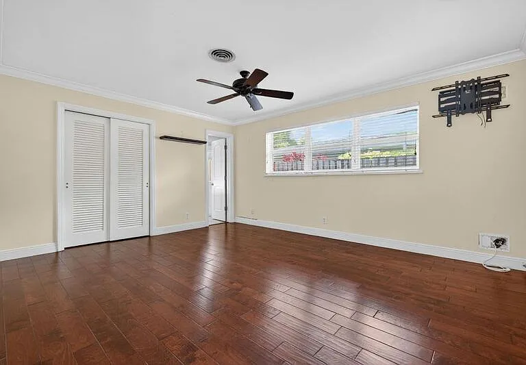 701 SW 5th St — Photo 13