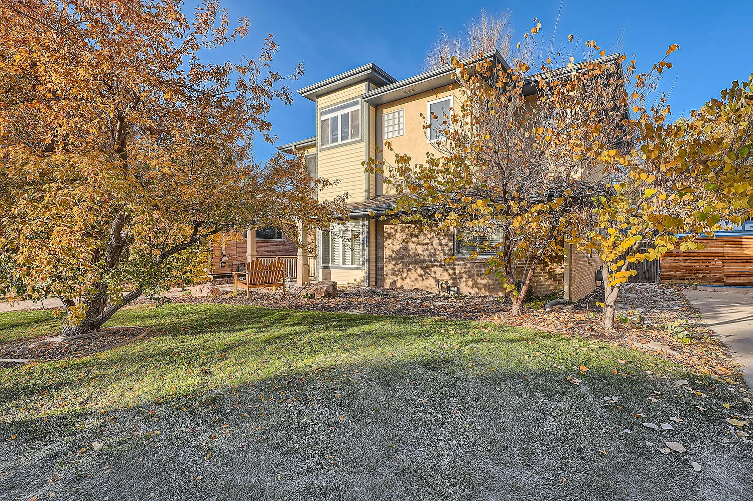 719 Ivanhoe St — Photo 3
