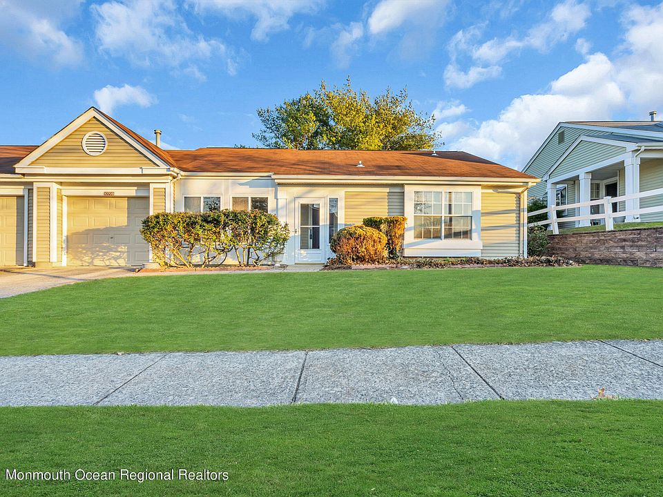 1st image of 1070 Canterbury Drive #B