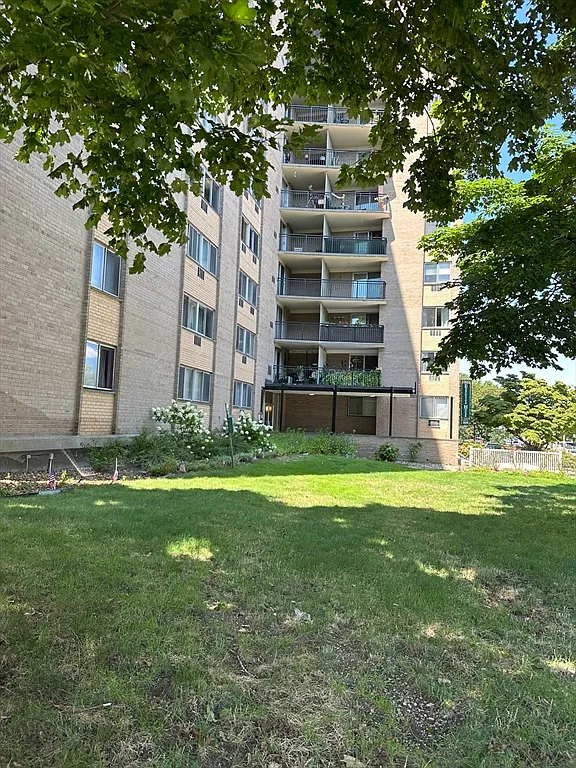 2 bed, 1.0 bath, 940 sqft, $2,400 — Photo 3