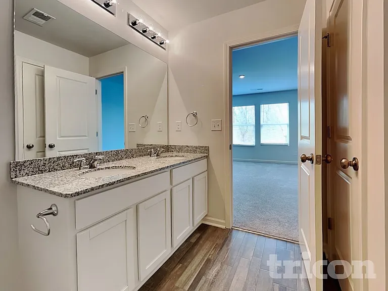 210 Coventry Ct — Photo 9