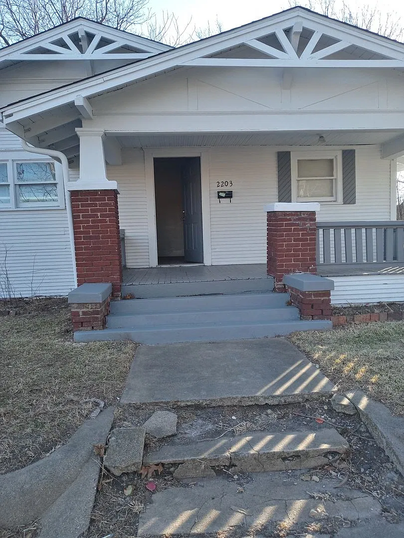 2203 St. John- House — Photo 2