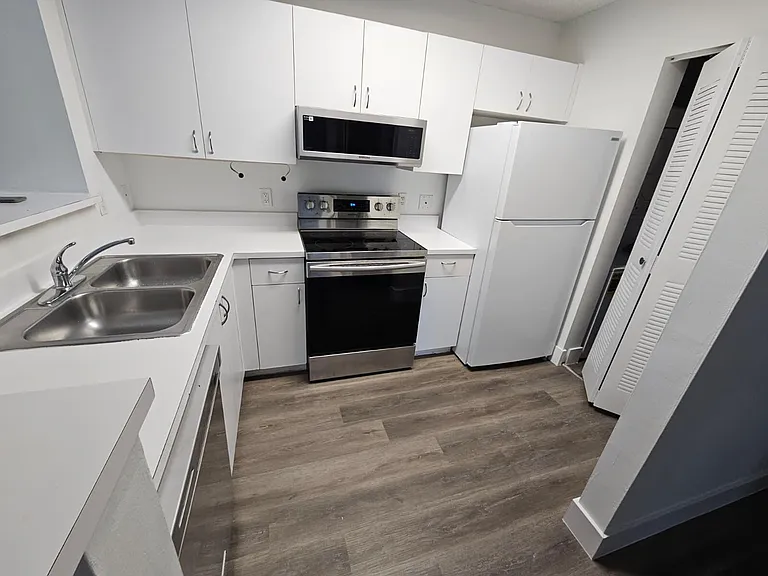 12148 Saint Andrews Pl — Photo 4