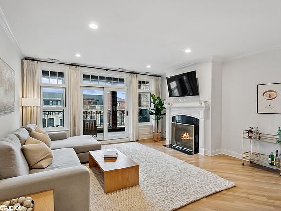 3rd image of 624 W Schubert Ave APT 3W