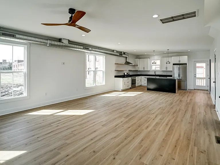 901 Commerce St #1 — Photo 18