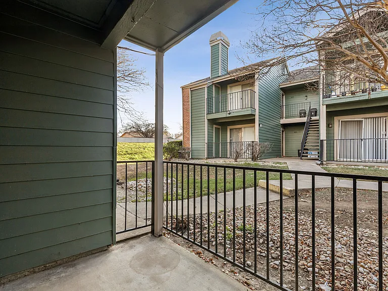 Belmont Place — Photo 28