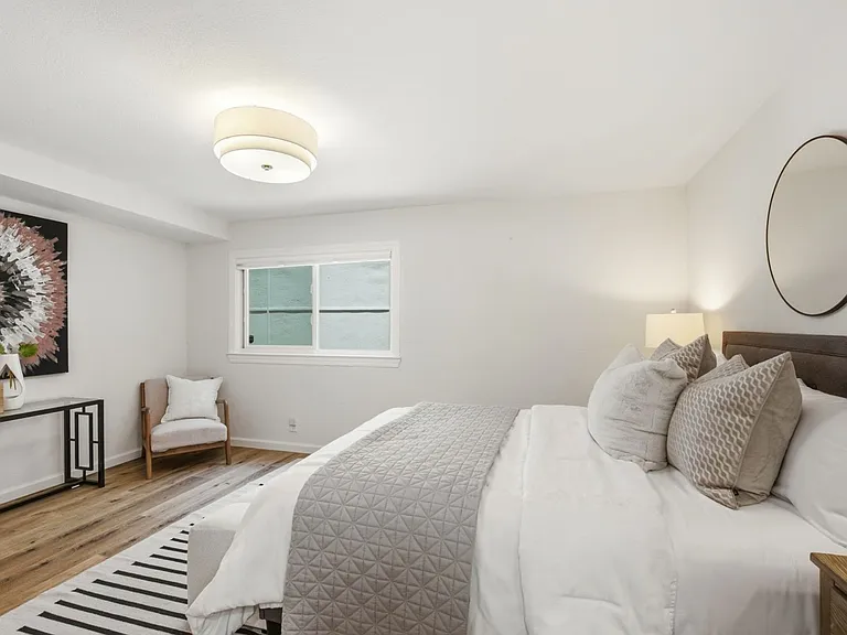 2323 Mastlands Dr — Photo 25