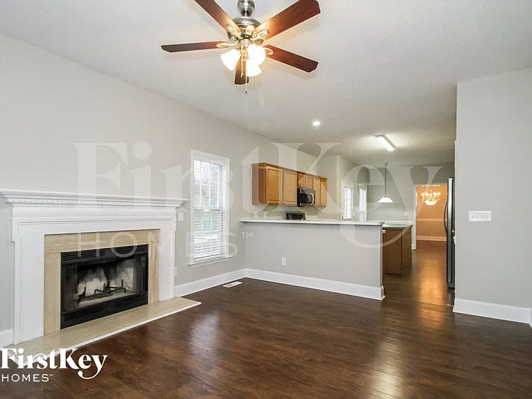 5910 Habersham Dr — Photo 5