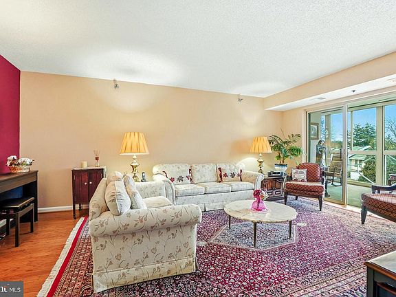 5th image of 14801 Pennfield Cir APT 302