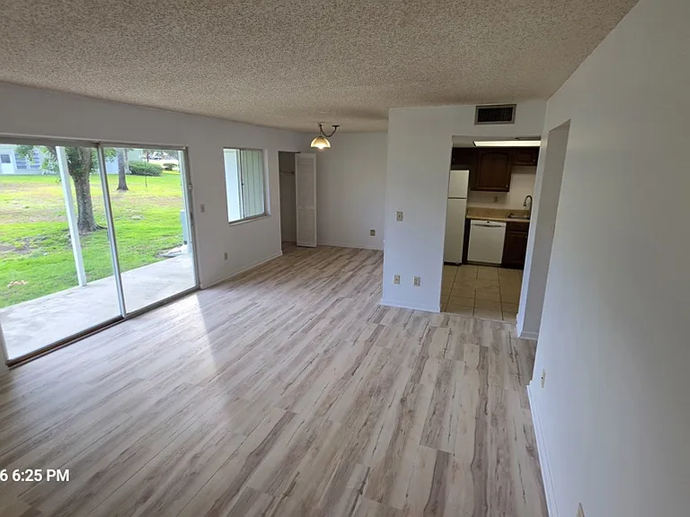 593 Fairways Cir — Photo 1