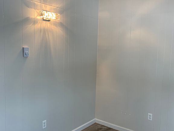 4th image of 108 Basswood Ln E