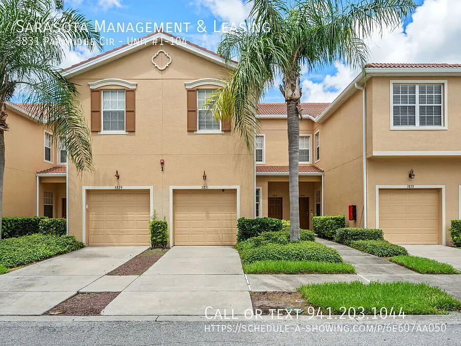 3 Bed 2.5 Bath Townhome with Den in Parkridge! — Photo 1