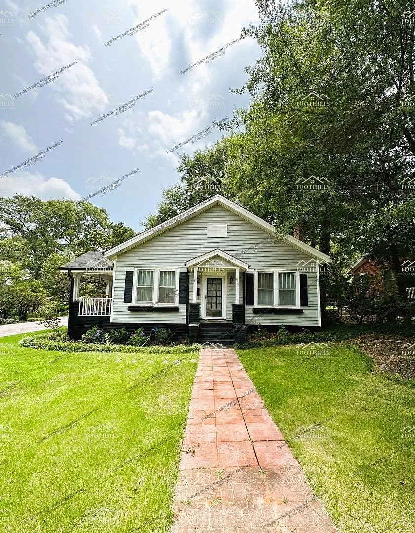 3 bed, 2.0 bath, 1646 sqft, $1,795 — Photo 1