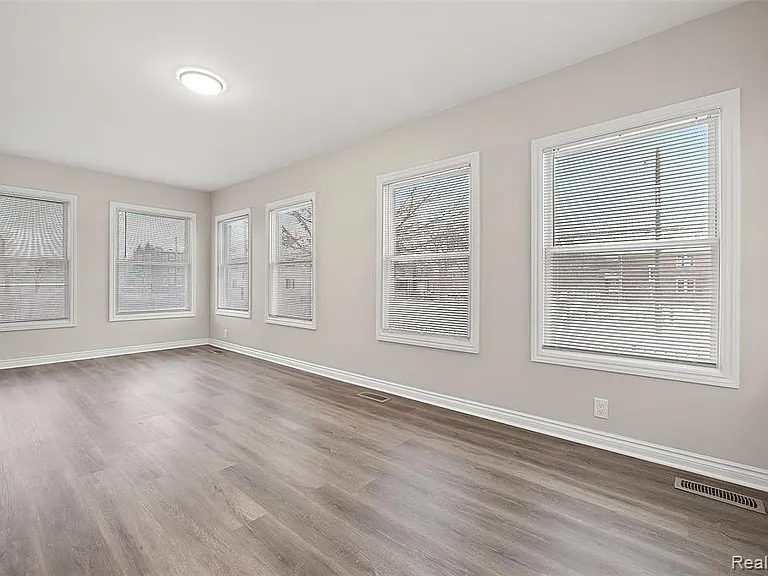 2080 Gladstone St #1 — Photo 13
