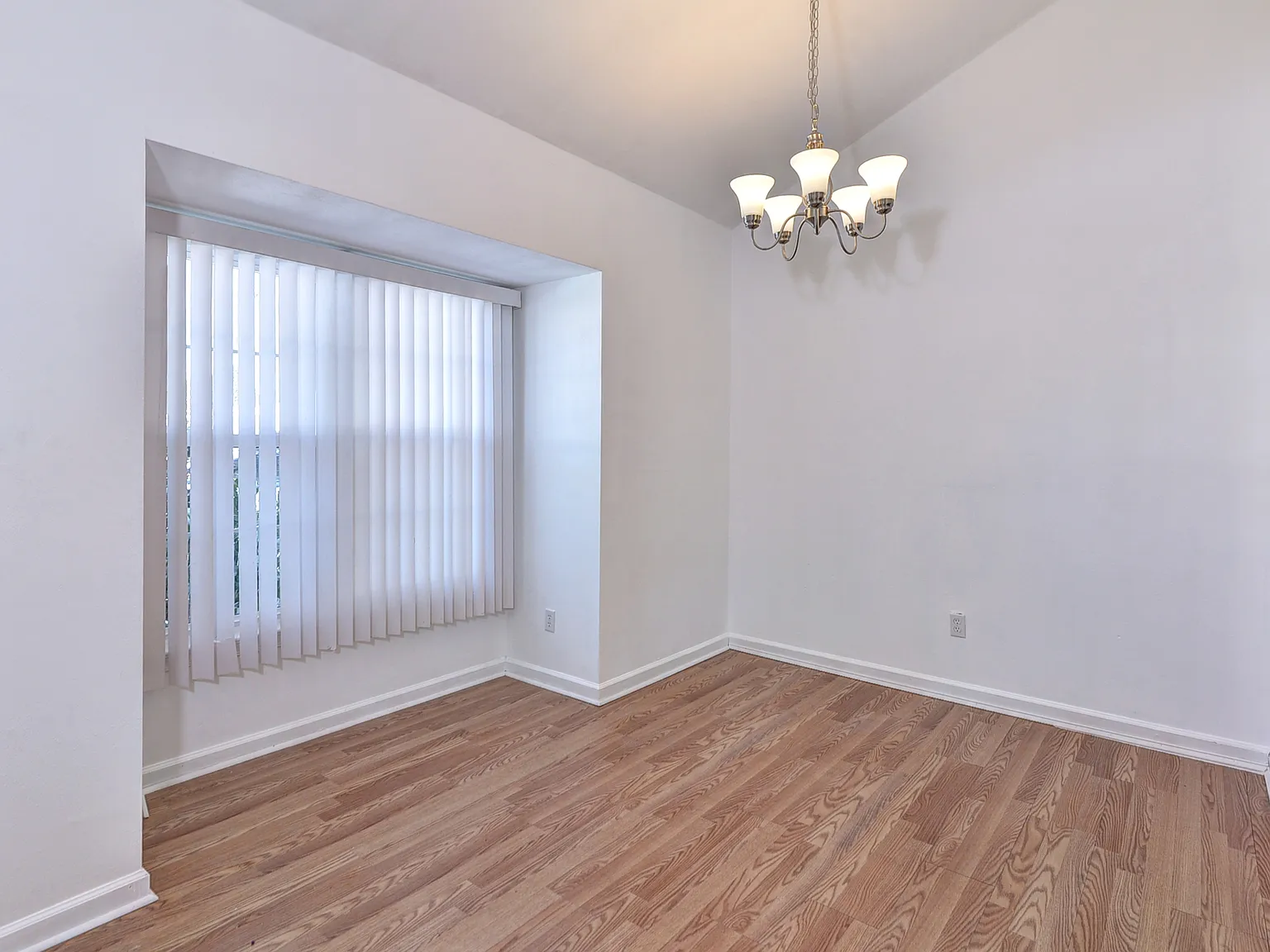2 bed, 1355 sqft, $1,800 — Photo 2