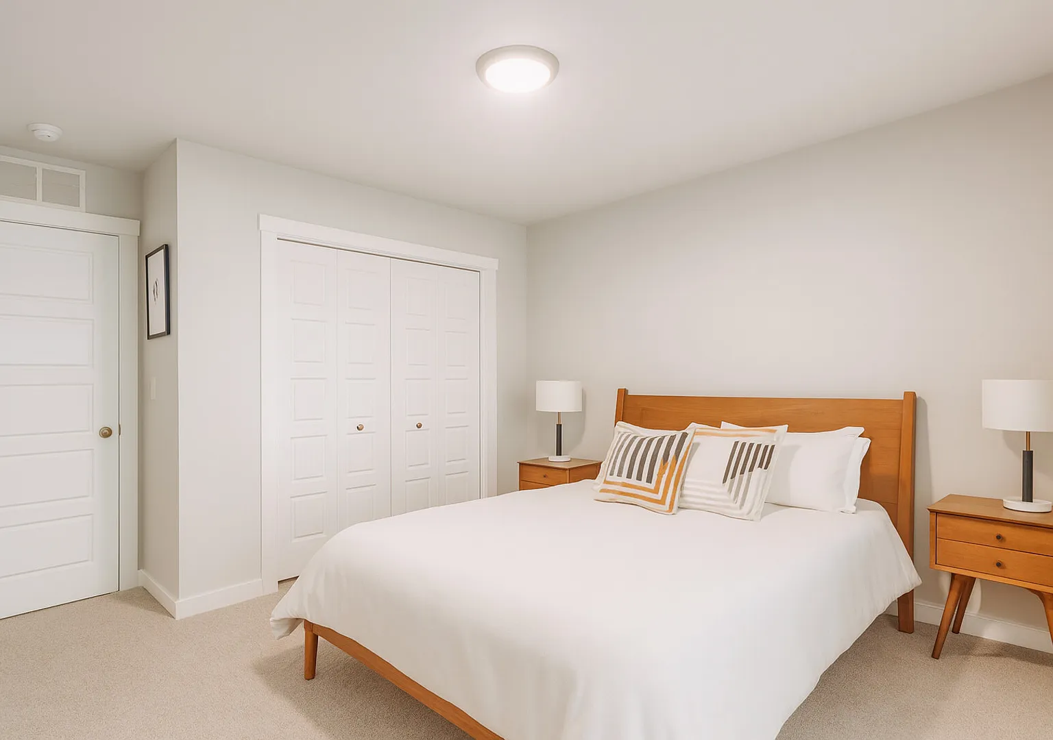 Modern Turnkey Home - Perfect Location - Quiet Neighborhood — Photo 3