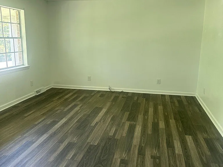 211 Sharon Dr — Photo 16