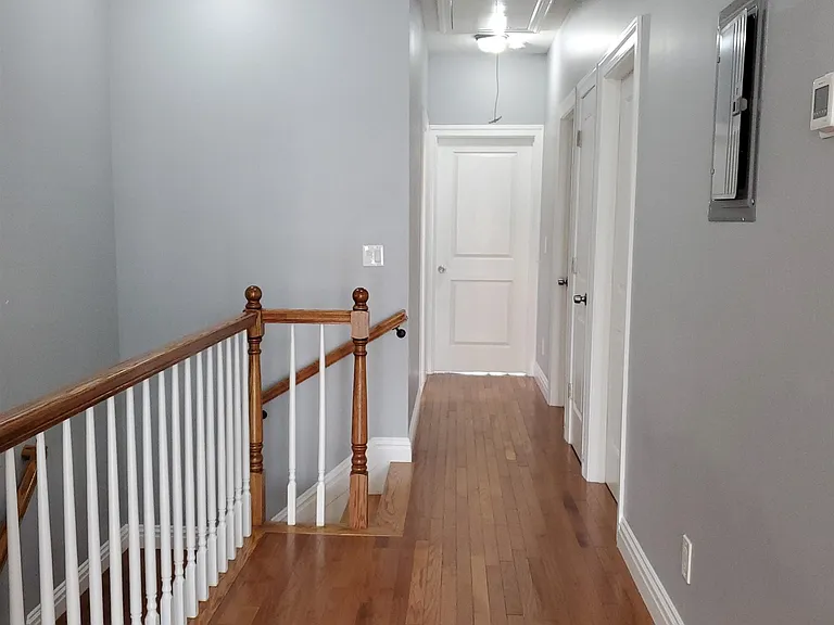84 Andrew St — Photo 10