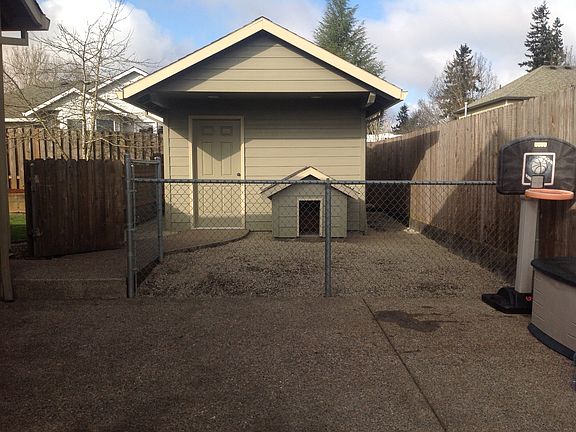Shed, dog house, kennel