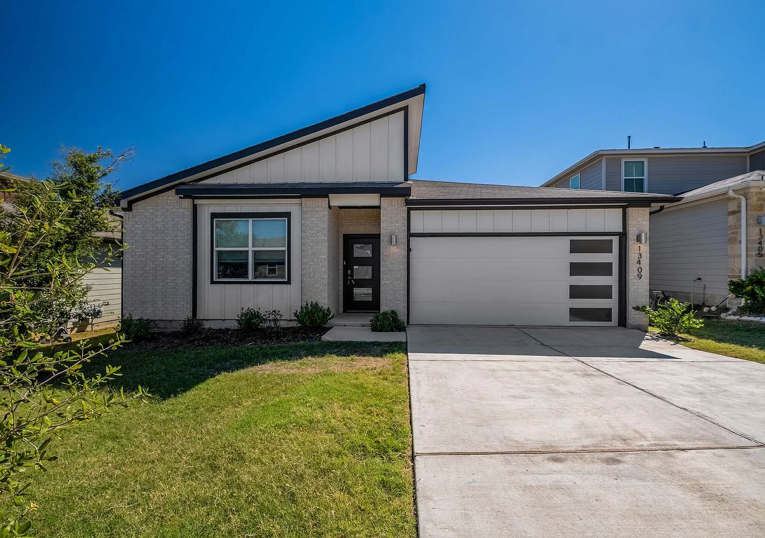 Simple But Stylish 3 Bedroom, 2 Bath Home in Pflugerville — Photo 1