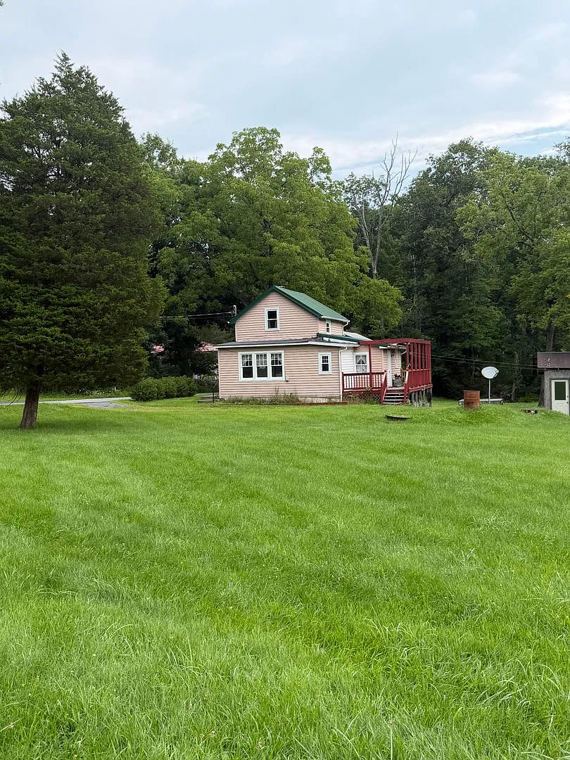 Charming 2-bedroom, 1-bath home in Stroudsburg — Photo 2