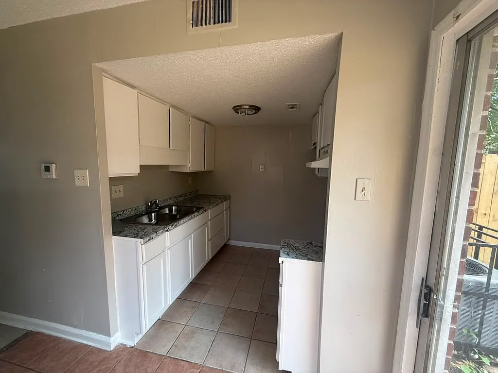 2BR Townhouse in Memphis — Photo 3
