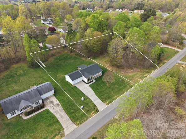217 Winding Cedar Dr, Statesville, NC 28677