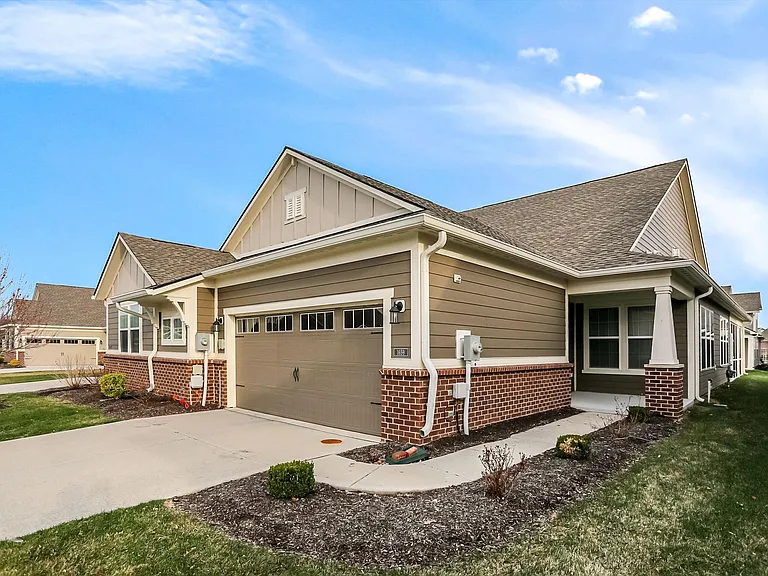 1659 Dewey Dr — Photo 3