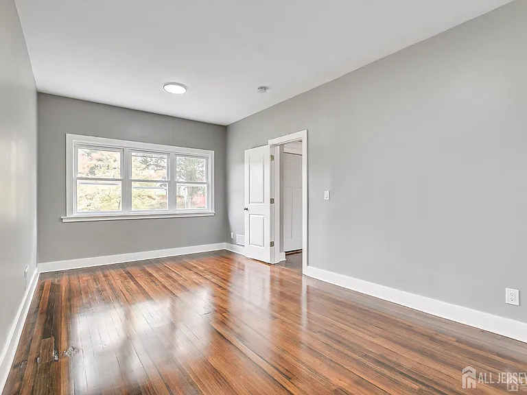 48 Johnson Pl — Photo 10