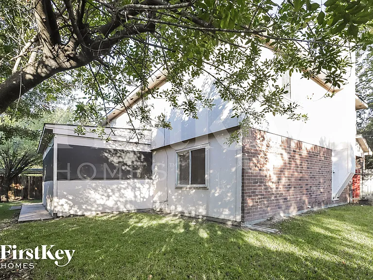 19931 Arrowsmith Dr — Photo 15