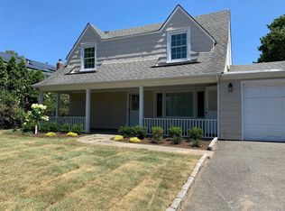 4 Addison Ln, Greenvale, NY 11548