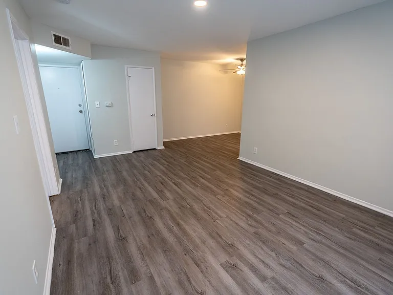 314 South Manhattan Place — Photo 10