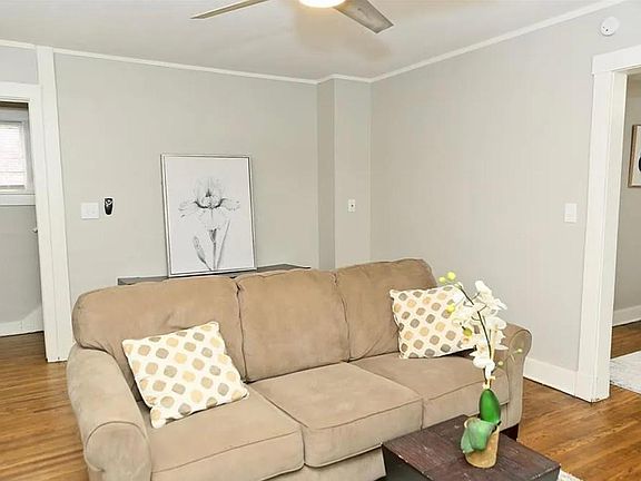 3rd image of 3221 Spruce Ave