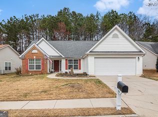 393 Hunterian Pl, Newnan, GA 30265